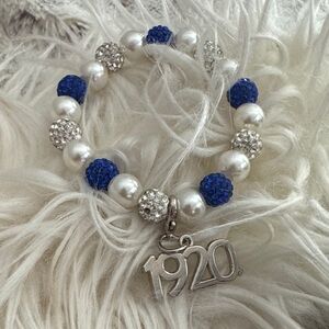 Elegant Blue and Silver Beaded Bracelet